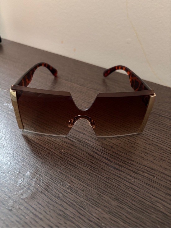 Accessories - Women’s Oversized Brown Gradient Shield Sunglasses